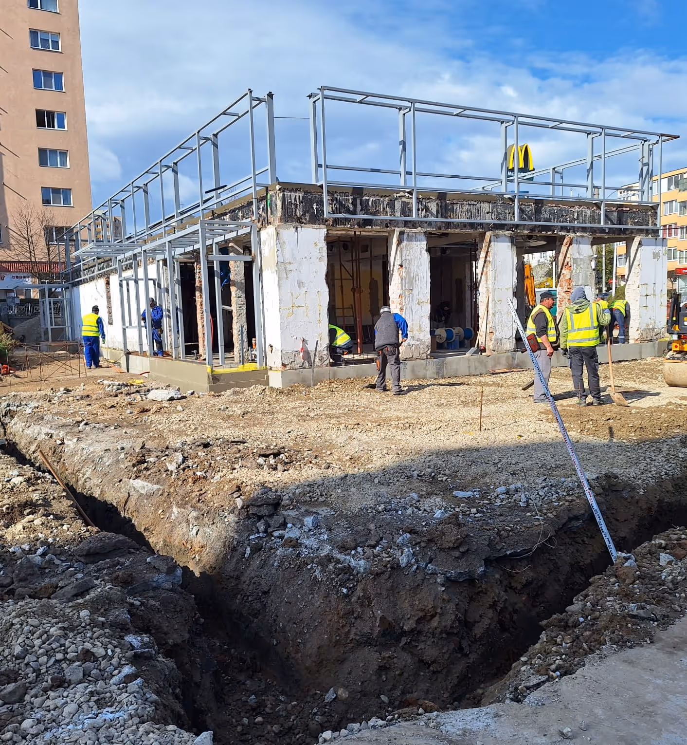 { "items": [], "group": "mcdonalds" } – proiect retail & food, aRchitecture Studio